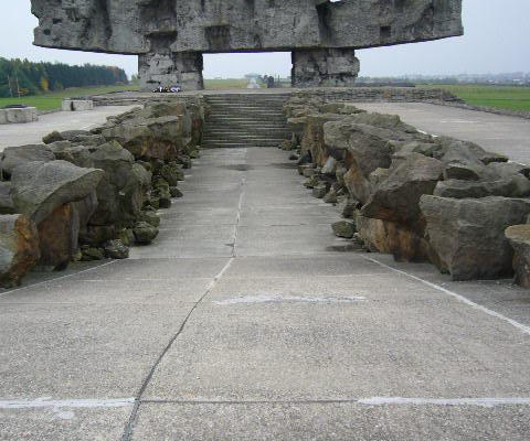 2 Denkmal Majdanek Foto HP (1)
